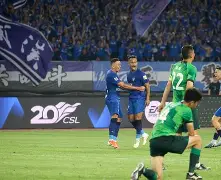  巴黎圣日尔曼压制阿斯顿维拉反击 